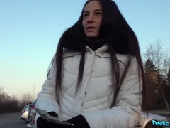 Musta, Tsekki, Luonnolliset tissit, Ulkona, Lävistys, Näkökulma pov, Lyhyt tukka, Tatuointi