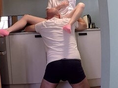 Кончили внутрь, Ноги