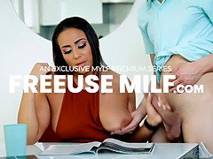 Hinterzimmer, Braunhaarige, Kondom, Schwanz, Hundestellung, Milf, Sich ausziehen, Taboo