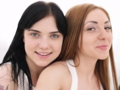 Blasen, Hundestellung, Erotisch, Europäisch, Aufs gesicht abspritzen, Jungendliche (18+), Flotter dreier