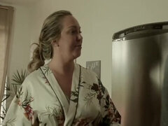 Iso kaunis nainen, Iso perse, Ruskeahiuksinen, Fetissi, Jalkafetissi, Latinankieli, Tatuointi, Tissit