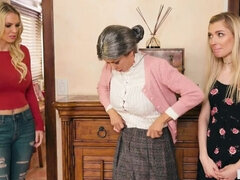 ベビーシッター, 捕まる, レズビアン, 熟年, 淫乱熟女, ティーン