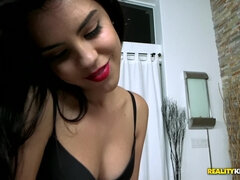 Cumizás, Gesztenyebarna, Ondó fröcskölés, Arcra élvezés, Sarokkal való, Latin lány, Filigrán alkatú, Pirszing