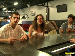 Velike joške, Rjavolaska, Par, Hd, Koščena, Kajenje, Tetovaže, Najstnice