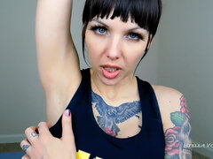 Amatør, Armhule, Brunette, Kvinde dominans, Fetish, Træningscenter, Ydmidelse, Solo