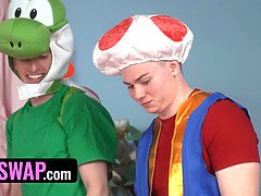 Rubia, Mamada, Corridas, Fetiche, Penetracion con dedos, Cuadrupleta, Tabú, Adolescente