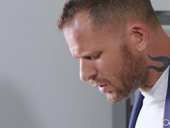 Stor kukk, Utroskap, Naturlige bryster, Kontor, Dasking, Tattovering, Pupper, Våt