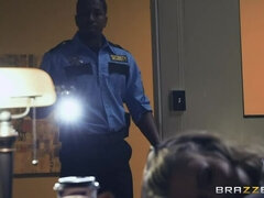 Américain, Noire, Sucer une bite, Brunette brune, Queue, Faciale, Interracial, Seins naturels