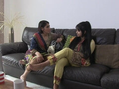 Gros cul, Gros seins, Tir de sperme, Indienne, Interracial, Mère que j'aimerais baiser, Tatouage, Plan cul à trois