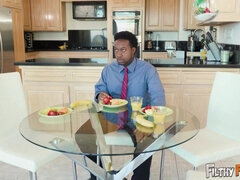 Veľký zadok, Veľké kozy, Čierne, Brunetka, Striekanie semena, Ebenové, Ryšavé, Švédska rojka