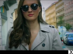 Stora tuttar, Avsugning, Brunett, Doggystyle, Erotisk, Naturliga tuttar, Tonåring, Leksaker