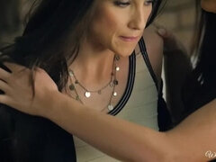 Большие сиськи, Черные, Платье, Волосатые, Лизание, Милф, Юбки, Тату