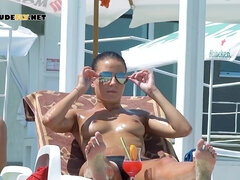 Cute nude beach girl caught on camera