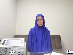 Hijab-Wearing Immigrant Girl Gets Full Citizenship by Giving Head - NOOKIES