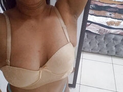 Amador amadora, Fêmea, Latina, Masturbação, Mãe gostosa, Melharucos naturais, Solo chão