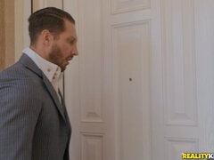 素人, デカ尻, フェラチオ, ヨーロピアン, 顔射, 開帳, キッチン, なめる