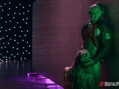 Amerikkalainen, Isot tissit, Blondi, Suihinotto, Naamallinen, Korkokengät, Pillu, Piiskaava