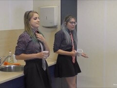 Κολλέγιο, Χασκογελώντας, Λεσβία, Γραφείο, Τιμωρία, Έφηβος, Δεμένη, Στολή