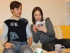 Stor stjärt, Stor kuk, Avsugning, Brunett, Doggystyle, Naturliga tuttar, Tonåring, Tuttar