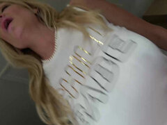 Tekintélyes didik, Szőke, Cumizás, Érett feleség, Lovaglás