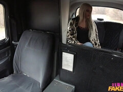 Tekintélyes didik, Gesztenyebarna, Gépkocsi, Műcerka, Nyalás, Természetes mellek, Szabadban, Játékszerek