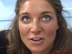 Stor pik, Brunette, Sædskud, Imellem racer, Slikning, Naturlige bryster, Fisse, Teenager