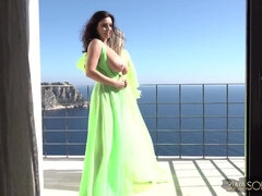 Iso kaunis nainen, Isot tissit, Blondi, Ruskeahiuksinen, Rintava, Hirviö, Ulkona, Tissit