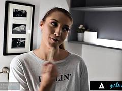 Baben, Stora tuttar, Blondin, Fingering, Hardcore, Lesbisk, Slick, Tuttar