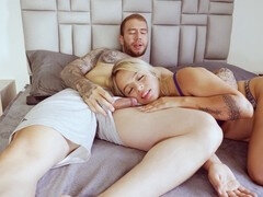 Hermanastro, stepbro, hotel room service