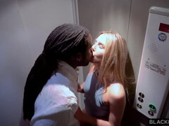 Veľké péro, Blondína, Kuřba, Péro, Na tvár, Hotel, Výprask, Jazdectvo