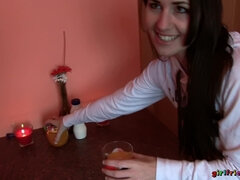 Brittisk, Brunett, Tjeckisk, Flickvän, Kök, Lesbisk, Slick, Fitta