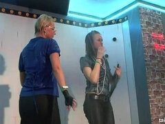 흑인, 옷입고하기, 댄싱, 다른 인종간의, 흥청망청 놀기, 여배우, 스윙 어, 젖은