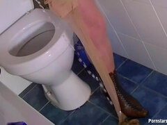 Amatör, Brunett, Onani, Naturliga tuttar, Kissar, Satäng, Solo, Tuttar