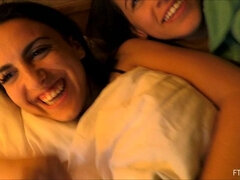 Anális szex, Dupla behatolás, Túlzott, Ujjazás, Csókolózás, Orgazmus, Egyedül, Játékszerek