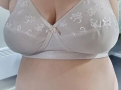 Grote mammen, Brits, Man die toekijkt, Hd, Moeder die ik wil neuken, Moeder, Natuurlijke tieten, Stiefmoeder