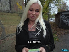 Stor kuk, Blondin, Doggystyle, Milf, Pengar, Utomhus, Verklighet, Tatuering