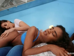 Perse, Iso perse, Pettää, Kyrpä, Takaapäin, Tumma, Naamallinen, Selkäsauna