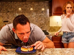 큰 음경, 큰 가슴, 드레스, 조그마한, 짧은 머리, 빼빼한, 청소년, 젖가슴