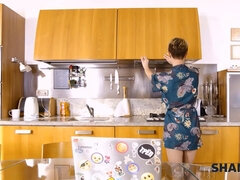 Pijpbeurt, Oudere vrouw, Hd, Keuken, Moeder die ik wil neuken, Russisch, Kort haar, Tieten likken