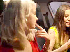 Kukk suging, Brunette, Ansiktssperm, Kvinner mann, Sexy undertøy, Trekant