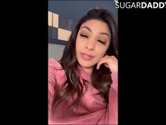 Asiatique, Gros cul, Gros seins, Sucer une bite, Tir de sperme, En levrette, Hard, Adolescente