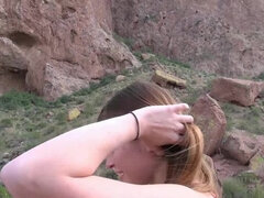 Klaffend, Milf, Im freien, Pov, Dürr, Scherzbold, Titten, Unter dem rock