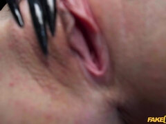 Morena, Coche, Sexo duro, Pov, Coño, Afeitado, Medias largas