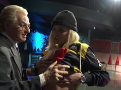 Amatør, Badeværelse, Store bryster, Blondine, Kæreste, Pov, Ryger, Våd