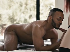 Amatéři, Kotě, Velké péro, Dildo, Spodní prádlo, Masturbace, Tetování, Hračky