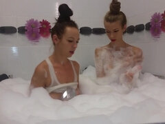 Amaterji, Domaci pornič, Lezbijke, Naravne joške