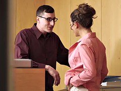 Avsugning, Brunett, Fetisch, Handjobb, Lesbisk, Rakad, Stockings, Trekant