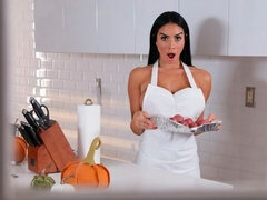 Grosse bite, Gros seins, Sucer une bite, Brunette brune, En levrette, Fille latino, Mère que j'aimerais baiser, Nénés