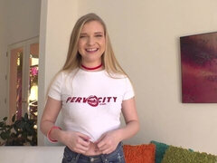 Amatør, Store bryster, Blondine, Give finger, Onani, Solo, Stripning, Vibrator