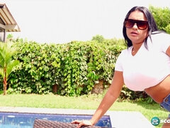 Μεγάλα βυζιά, Μελαχροινή, Ηδ, Αυνανισμός, Εκτός, Πισίνα, Μόνος, Παιχνίδια